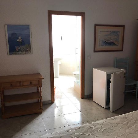 Casa De Huespedes El Almendro Hotel Ibiza Town Ngoại thất bức ảnh