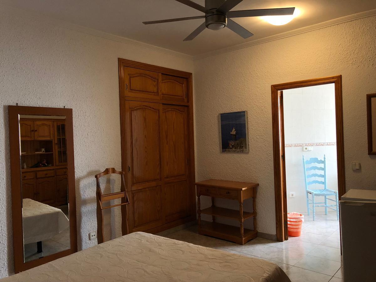 Casa De Huespedes El Almendro Hotel Ibiza Town Ngoại thất bức ảnh